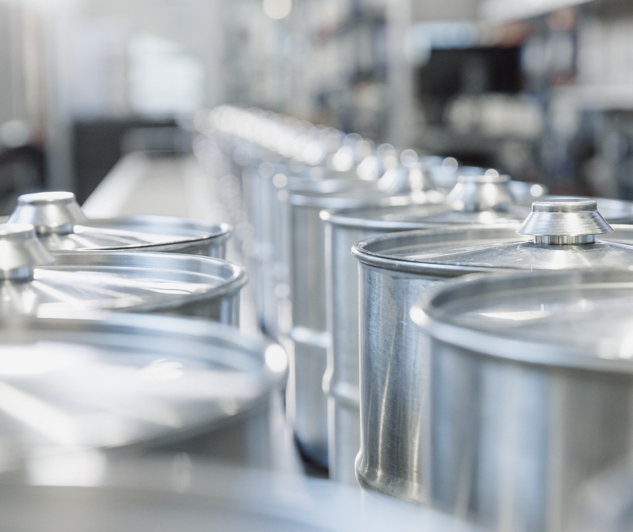 Cuves inox de production de concentrés de parfum sur le site PERFUM de Grasse